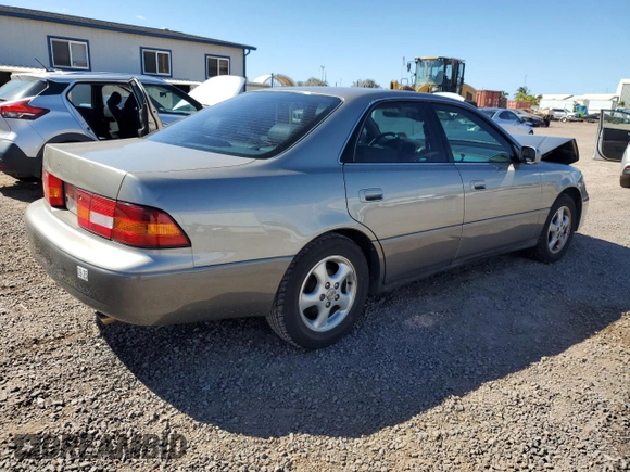 1997 Lexus ES 300 Luxury Sport Sdn with VIN JT8BF22G5V0010767, listed as a Copart auction lot 81738194 with 77,750 mi miles and Salvage Title. Bid and sale history available at carsss.com. Image 3.