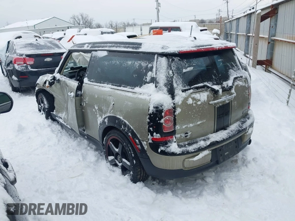 2011 MINI Clubman z VIN WMWZF3C51BTX82001, wystawiony jako IAAI lot #41310574 z przebiegiem 109 520 mil mil oraz . Historia ofert i sprzedaży dostępna na DreamBid. Obrazek 3.
