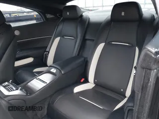 2017 Rolls-Royce Wraith z VIN SCA665C52HUX86814, wystawiony jako IAAI lot #41588718 z przebiegiem 11 277 mil mil oraz . Historia ofert i sprzedaży dostępna na DreamBid. Obrazek 8.