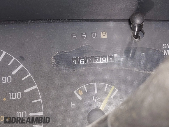 1997 Pontiac Bonneville SE z VIN 1G2HX52KXVH250272, wystawiony jako IAAI lot #41644041 z przebiegiem 160 791 mil mil oraz . Historia ofert i sprzedaży dostępna na DreamBid. Obrazek 16.