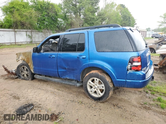 2010 Ford Explorer XLT with VIN 1FMEU6DE6AUA44030, listed as a Copart auction lot 50989715 with Not provided miles and Salvage title. Bid and sale history available at DreamBid. Image 2.