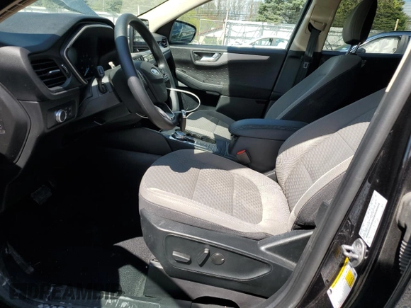 2020 Ford Escape SE z VIN 1FMCU9G6XLUC62391, wystawiony jako Copart lot #55538105 z przebiegiem 76 591 mil mil oraz Szkoda całkowita • Salvage title. Historia ofert i sprzedaży dostępna na DreamBid. Obrazek 7.