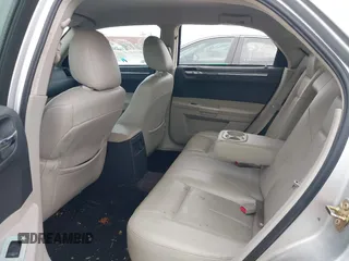2007 Chrysler 300 Limited with VIN 2C3KK53G57H650056, listed as a IAAI auction lot 42105241 with 200,010 mi miles. Bid and sale history available at carsss.com. Image 8.