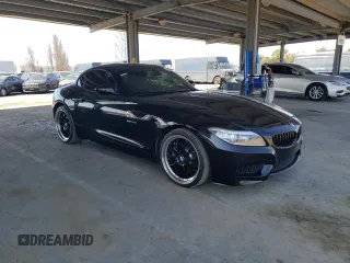 2015 BMW Z4 sDrive28i with VIN WBALL5C54FP557175, listed as a Copart auction lot 48906195 with 28,275 mi miles and Salvage Title. Bid and sale history available at carsss.com. Image 4.