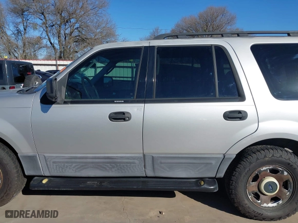 2004 Ford Expedition XLS with VIN 1FMRU13W64LB51765, listed as a IAAI auction lot 41760670 with 84,333 mi miles. Bid and sale history available at carsss.com. Image 15.