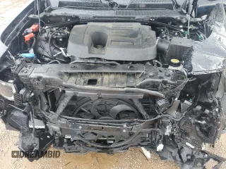 2024 Land Rover Defender S z VIN SALEJFFU2R2275850, wystawiony jako Copart lot #56134235 z przebiegiem 22 108 mil mil oraz Szkoda całkowita • Salvage title. Historia ofert i sprzedaży dostępna na DreamBid. Obrazek 12.