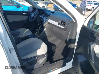 2020 Volkswagen Tiguan S z VIN 3VV1B7AX4LM098567, wystawiony jako IAAI lot #41504191 z przebiegiem 106 012 mil mil oraz . Historia ofert i sprzedaży dostępna na DreamBid. Obrazek 5.