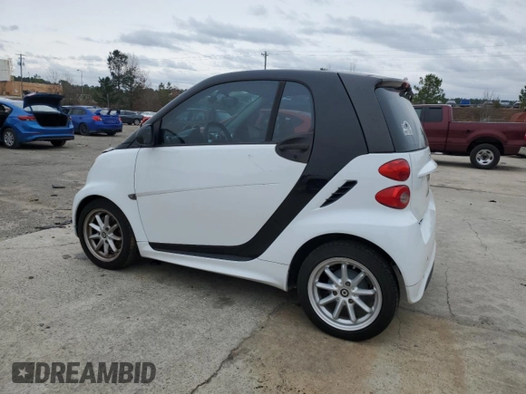 2015 Smart fortwo Passion z VIN WMEEJ9AA9FK834118, wystawiony jako Copart lot #45891925 z przebiegiem Nie podano mil oraz Czysty tytuł • Clean title. Historia ofert i sprzedaży dostępna na DreamBid. Obrazek 2.