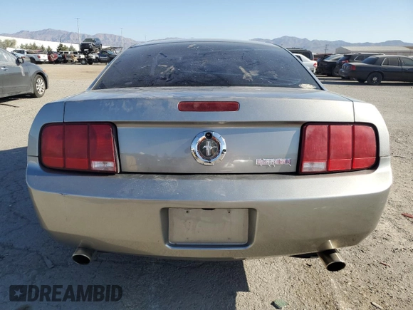 2008 Ford Mustang Deluxe z VIN 1ZVHT80N785139980, wystawiony jako Copart lot #58023795 z przebiegiem 155 951 mil mil oraz Szkoda całkowita • Salvage title. Historia ofert i sprzedaży dostępna na DreamBid. Obrazek 6.