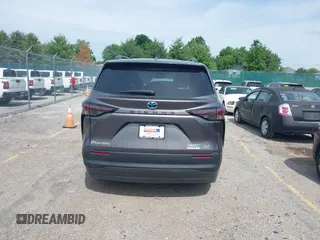 2024 Toyota Sienna XLE z VIN 5TDJRKEC0RS180714, wystawiony jako IAAI lot #42291589 z przebiegiem 4452 mil mil oraz . Historia ofert i sprzedaży dostępna na DreamBid. Obrazek 16.