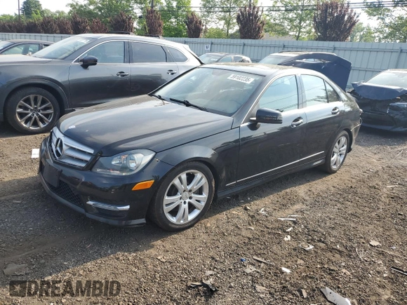 2013 Mercedes-Benz C 300 Sport z VIN WDDGF8AB5DR260851, wystawiony jako Copart lot #59102235 z przebiegiem 120 678 mil mil oraz Szkoda całkowita • Salvage title. Historia ofert i sprzedaży dostępna na DreamBid. Obrazek 1.