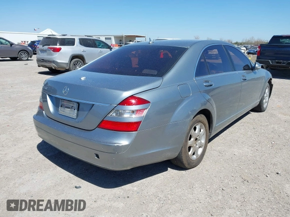 2007 Mercedes-Benz S 550 with VIN WDDNG71X87A070944, listed as a IAAI auction lot 41827529 with 267,847 mi miles and . Bid and sale history available at carsss.com. Image 4.