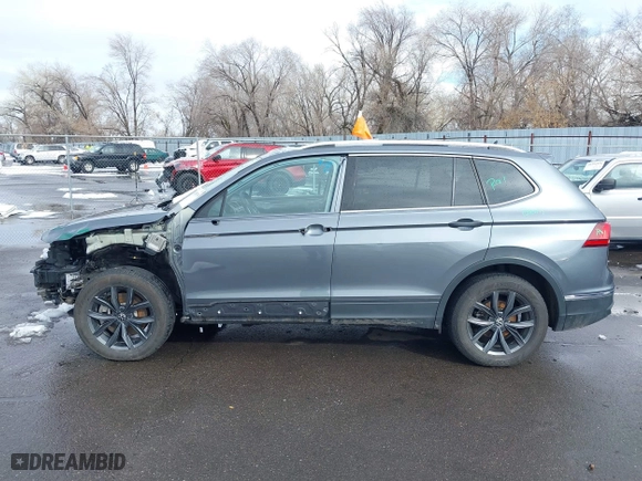 2022 Volkswagen Tiguan SE with VIN 3VV2B7AX2NM161365, listed as a IAAI auction lot 41588795 with 57,138 mi miles. Bid and sale history available at carsss.com. Image 14.