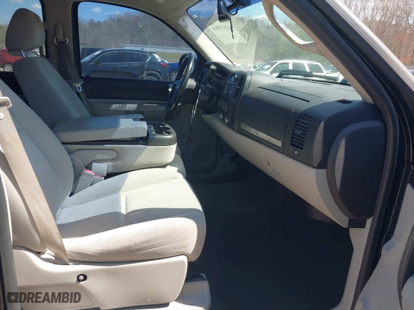 2008 Chevrolet Silverado 1500 LTZ with VIN 2GCEK133381166105, listed as a IAAI auction lot 41877995 with 224,953 mi miles. Bid and sale history available at carsss.com. Image 5.