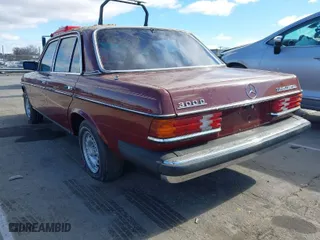 1982 Mercedes-Benz 300 Series 300D-T with VIN WDBAB33A5CB013080, listed as a IAAI auction lot 41734842 with 297,205 mi miles. Bid and sale history available at carsss.com. Image 3.