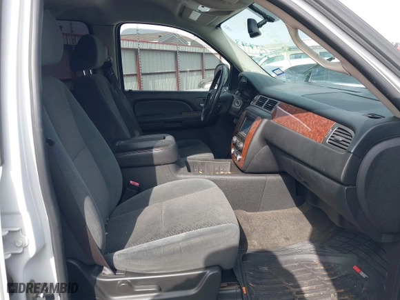 2007 Chevrolet Avalanche LT w/3LT with VIN 3GNEC12J17G298600, listed as a IAAI auction lot 41570793 with 142,714 mi miles. Bid and sale history available at carsss.com. Image 5.