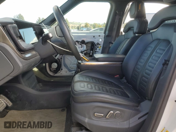 2022 Rivian R1T Launch Edition with VIN 7FCTGAAL7NN005563, listed as a Copart auction lot 47476365 with 39,805 mi miles and Salvage Title. Bid and sale history available at DreamBid. Image 7.