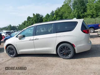 2020 Chrysler Pacifica Launch Edition with VIN 2C4RC3BGXLR267876, listed as a IAAI auction lot 42424841 with 87,586 mi miles and . Bid and sale history available at DreamBid. Image 14.