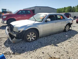 2006 Chrysler 300 z VIN 2C3KA53G26H469479, wystawiony jako Copart lot #57260885 z przebiegiem Nie podano mil oraz Czysty tytuł • Clean title. Historia ofert i sprzedaży dostępna na DreamBid. Obrazek 1.