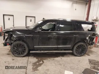 2021 Lincoln Navigator Reserve z VIN 5LMJJ2LT3MEL11572, wystawiony jako IAAI lot #41615607 z przebiegiem 94 792 mil mil oraz . Historia ofert i sprzedaży dostępna na DreamBid. Obrazek 13.