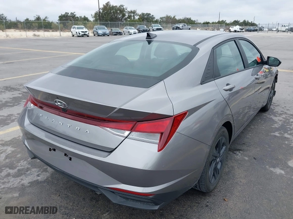 2022 Hyundai Elantra Essential with VIN KMHLM4AG8NU325382, listed as a IAAI auction lot 41503533 with 65,631 mi miles. Bid and sale history available at carsss.com. Image 4.