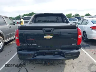 2009 Chevrolet Avalanche 2LT z VIN 3GNFK22039G194858, wystawiony jako IAAI lot #42219784 z przebiegiem 229 757 mil mil oraz . Historia ofert i sprzedaży dostępna na DreamBid. Obrazek 16.