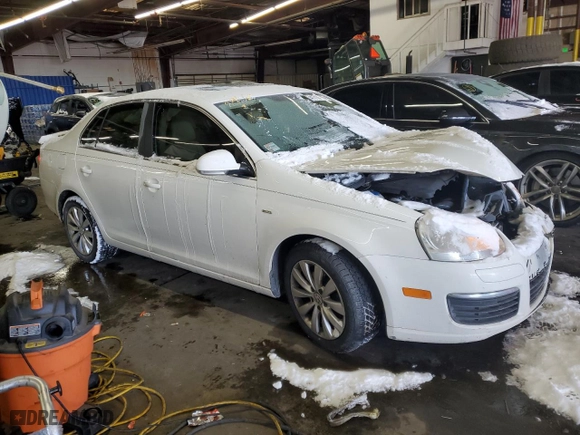 2007 Volkswagen Jetta Sedan Wolfsburg Edition with VIN 3VWEF71K37M174646, listed as a Copart auction lot 41710495 with 194,568 mi miles and Salvage Title. Bid and sale history available at carsss.com. Image 4.