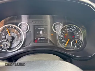 2019 Ram 1500 Tradesman z VIN 1C6SRFCT8KN585978, wystawiony jako Copart lot #58619235 z przebiegiem 112 470 mil mil oraz Czysty tytuł • Clean title. Historia ofert i sprzedaży dostępna na DreamBid. Obrazek 8.