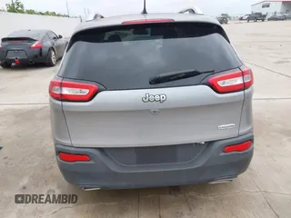 2018 Jeep Cherokee Latitude with VIN 1C4PJLCX7JD558850, listed as a IAAI auction lot 42199243 with 109,780 mi miles. Bid and sale history available at carsss.com. Image 15.