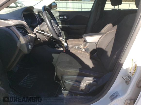 2016 Jeep Cherokee Altitude with VIN 1C4PJLCB7GW135235, listed as a Copart auction lot 80892474 with 201,458 mi miles and Salvage Title. Bid and sale history available at carsss.com. Image 7.