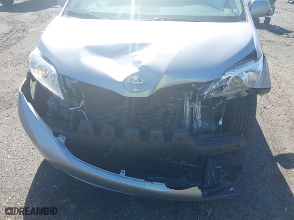 2012 Toyota Sienna XLE AAS with VIN 5TDYK3DC0CS181721, listed as a IAAI auction lot 41842628 with 158,338 mi miles. Bid and sale history available at carsss.com. Image 6.