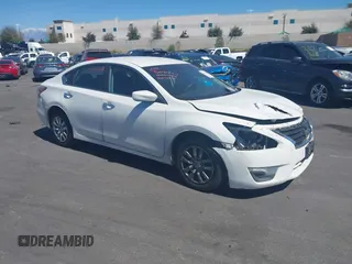 2015 Nissan Altima SV z VIN 1N4AL3AP9FC476057, wystawiony jako IAAI lot #41818683 z przebiegiem 105 765 mil mil oraz . Historia ofert i sprzedaży dostępna na DreamBid. Obrazek 1.