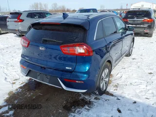 2018 Kia Niro LX with VIN KNDCB3LC3J5210563, listed as a IAAI auction lot 41570690 with 102,613 mi miles. Bid and sale history available at carsss.com. Image 4.