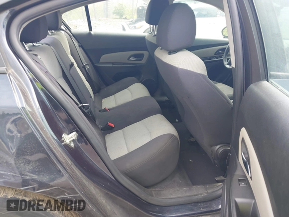 2014 Chevrolet Cruze LS z VIN 1G1PA5SG3E7286517, wystawiony jako IAAI lot #42427439 z przebiegiem 189 364 mil mil oraz . Historia ofert i sprzedaży dostępna na DreamBid. Obrazek 8.