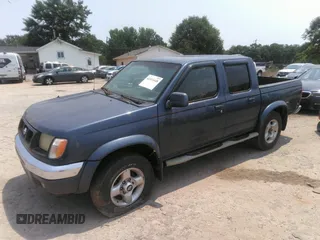 2000 Nissan Frontier XE z VIN 1N6ED27TXYC375617, wystawiony jako IAAI lot #42411448 z przebiegiem 381 933 mil mil oraz . Historia ofert i sprzedaży dostępna na DreamBid. Obrazek 2.