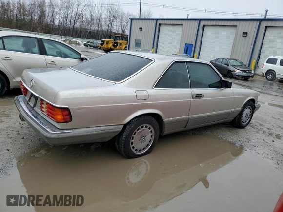 1988 Mercedes-Benz 560 with VIN WDBCA45D9JA411517, listed as a Copart auction lot 46978105 with 298,725 mi miles and Clean Title. Bid and sale history available at DreamBid. Image 3.