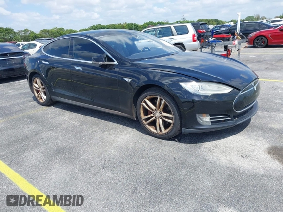 2015 Tesla Model S 85D with VIN 5YJSA1H21FFP79565, listed as a IAAI auction lot 42076401 with 162,139 mi miles. Bid and sale history available at carsss.com. Image 1.