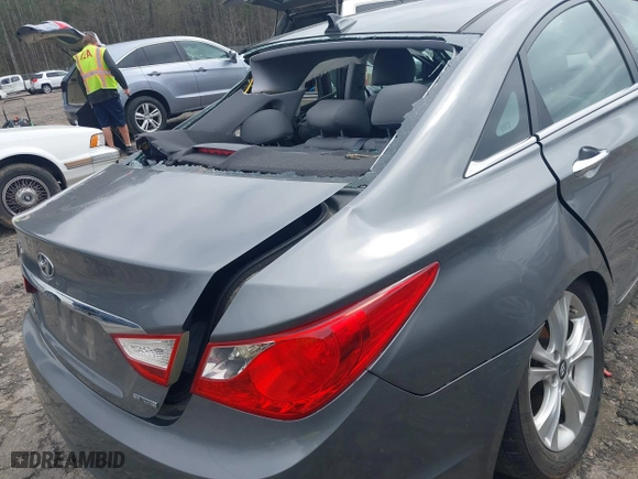 2013 Hyundai Sonata SE with VIN 5NPEC4AC8DH676492, listed as a IAAI auction lot 41804450 with 145,707 mi miles. Bid and sale history available at carsss.com. Image 17.
