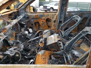 2021 GMC Sierra 2500HD AT4 z VIN 1GT49PEY3MF130131, wystawiony jako Copart lot #60839854 z przebiegiem Nie podano mil oraz Nie do naprawy • Non repairable. Historia ofert i sprzedaży dostępna na DreamBid. Obrazek 7.