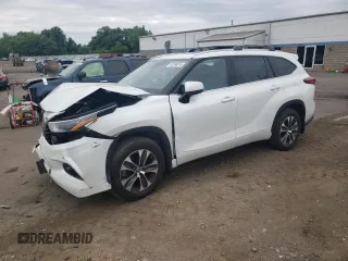 2022 Toyota Highlander XLE with VIN 5TDGZRBH0NS589020, listed as a Copart auction lot 62696015 with 36,131 mi miles and Salvage title. Bid and sale history available at DreamBid. Image 1.