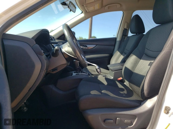 2017 Nissan Rogue SV z VIN KNMAT2MT4HP568539, wystawiony jako Copart lot #60265775 z przebiegiem 140 240 mil mil oraz Szkoda całkowita • Salvage title. Historia ofert i sprzedaży dostępna na DreamBid. Obrazek 7.