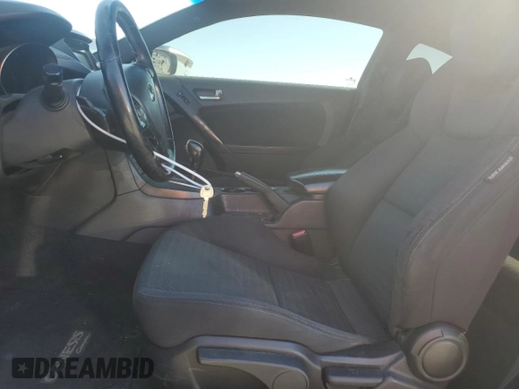 2013 Hyundai Genesis Coupe Premium z VIN KMHHT6KDXDU092323, wystawiony jako Copart lot #47131065 z przebiegiem 144 850 mil mil oraz Szkody całkowita. Historia ofert i sprzedaży dostępna na DreamBid. Obrazek 7.