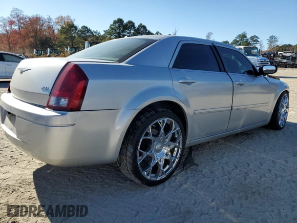 2006 Chrysler 300 with VIN 2C3KA43R36H418410, listed as a Copart auction lot 82543184 with 0 mi miles and Salvage Title. Bid and sale history available at carsss.com. Image 3.