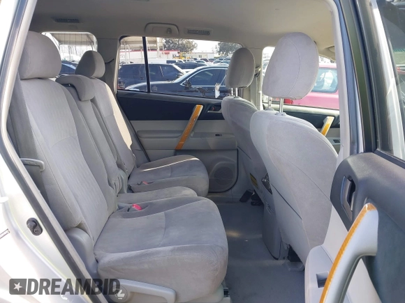 2008 Toyota Highlander Hybrid with VIN JTEEW41AX82008556, listed as a IAAI auction lot 41409295 with 201,687 mi miles. Bid and sale history available at carsss.com. Image 8.
