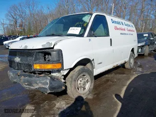 2005 Chevrolet Express Cargo Van with VIN 1GCGG25V151109899, listed as a IAAI auction lot 41287595 with 1 mi miles. Bid and sale history available at carsss.com. Image 2.