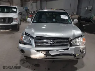 2006 Toyota Highlander Hybrid with VIN JTEEW21AX60012751, listed as a IAAI auction lot 41193889 with 205,628 mi miles. Bid and sale history available at carsss.com. Image 6.