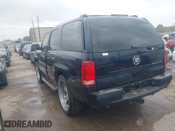 2005 Cadillac Escalade z VIN 1GYEK63N65R119145, wystawiony jako IAAI lot #41769374 z przebiegiem 267 173 mil mil oraz . Historia ofert i sprzedaży dostępna na DreamBid. Obrazek 3.
