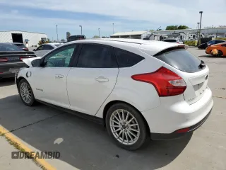 2013 Ford Focus Electric z VIN 1FADP3R47DL353527, wystawiony jako Copart lot #51184724 z przebiegiem 57 020 mil mil oraz Szkody całkowita. Historia ofert i sprzedaży dostępna na DreamBid. Obrazek 2.