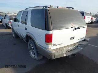 2000 Chevrolet Blazer LT z VIN 1GNDT13W6Y2383741, wystawiony jako IAAI lot #40957201 z przebiegiem 215 604 mil mil oraz . Historia ofert i sprzedaży dostępna na DreamBid. Obrazek 3.