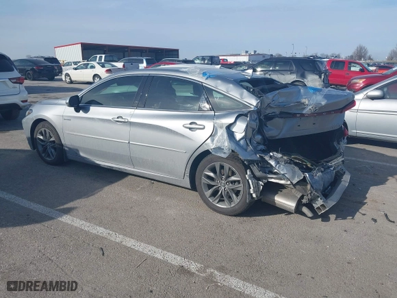 2019 Toyota Avalon Hybrid Limited with VIN 4T1B21FB8KU009988, listed as a IAAI auction lot 41424216 with 66,996 mi miles. Bid and sale history available at carsss.com. Image 3.